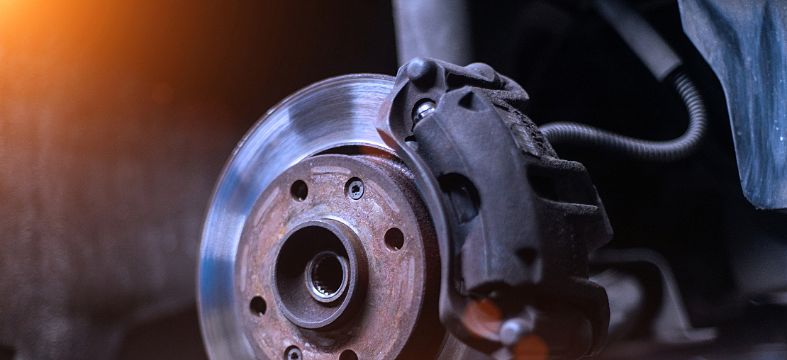 Veja dicas para substituir e orientar os clientes após a troca de pastilha e disco de freio