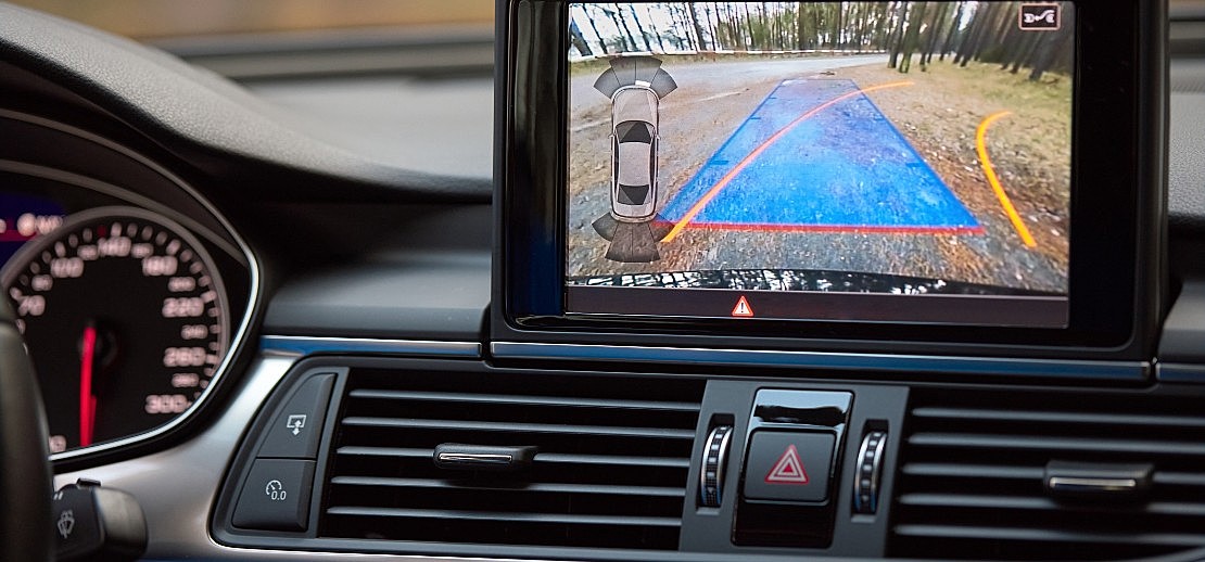 O que é e como funciona o estacionamento automático?