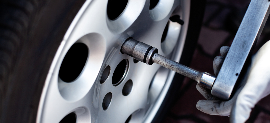Travamento de rodas: Principais causas e como evitar acidentes