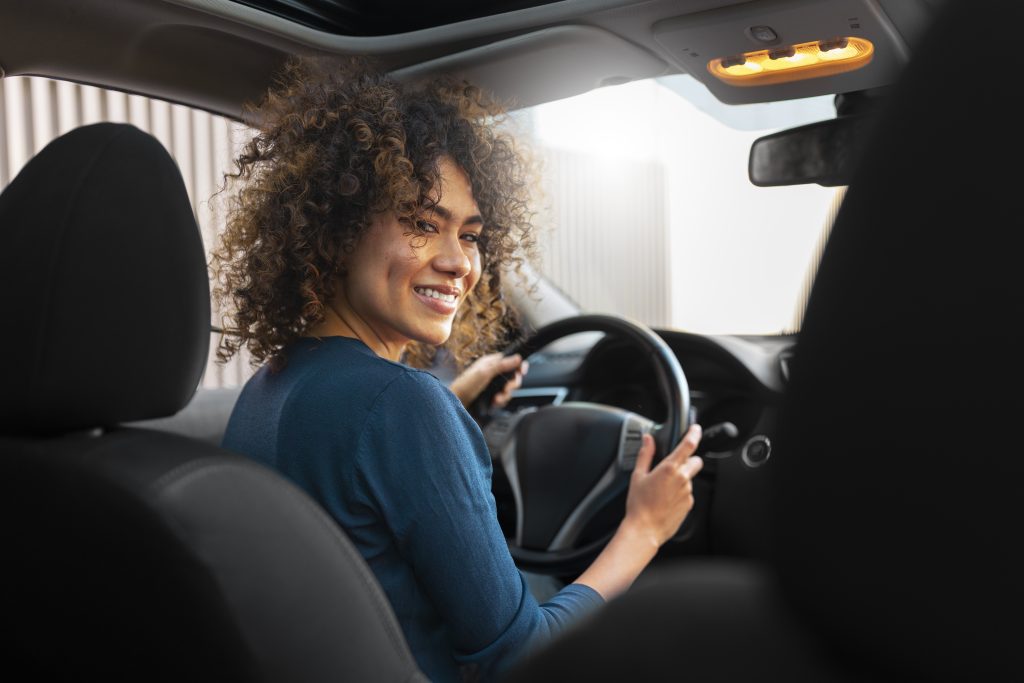 Frenagem automática de emergência: o que é e como funciona. Imagem: Freepik